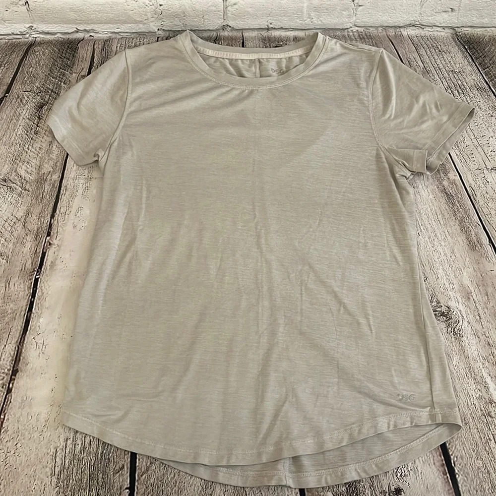 Women’s DSG short sleeve shirt Small
